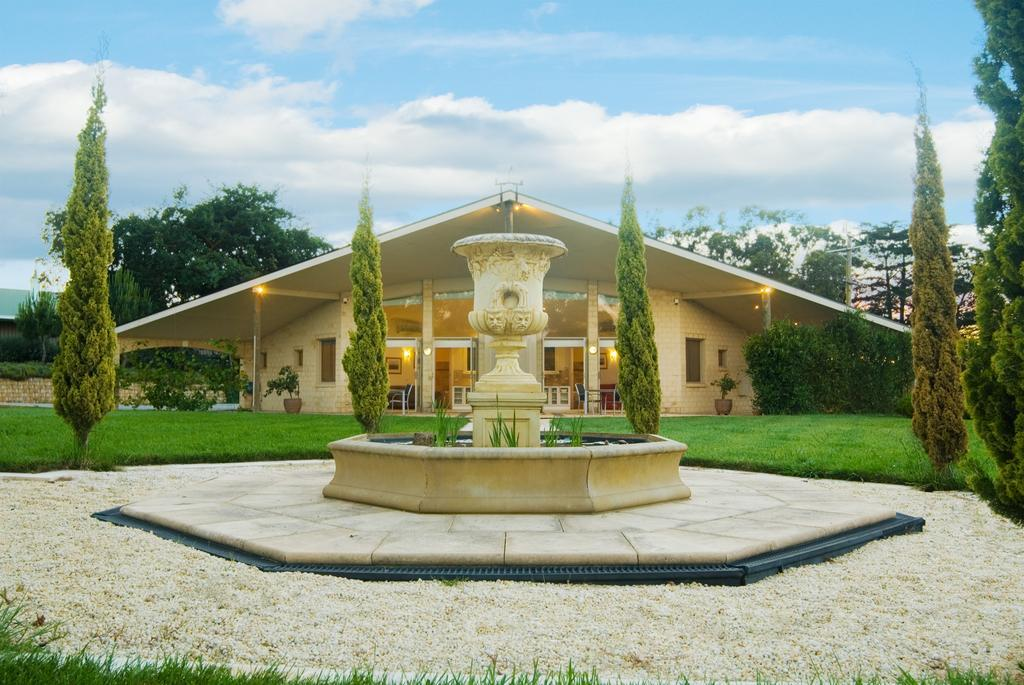 The main Gatehouse and fountain at Villa Capra