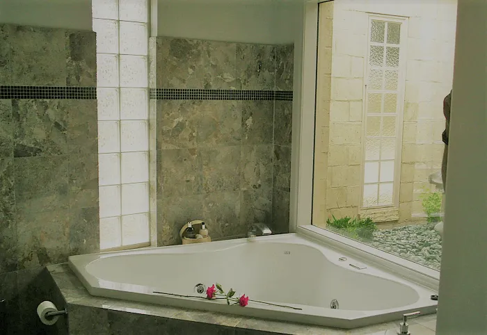 Marble bathroom and double spa in the Melba Suite